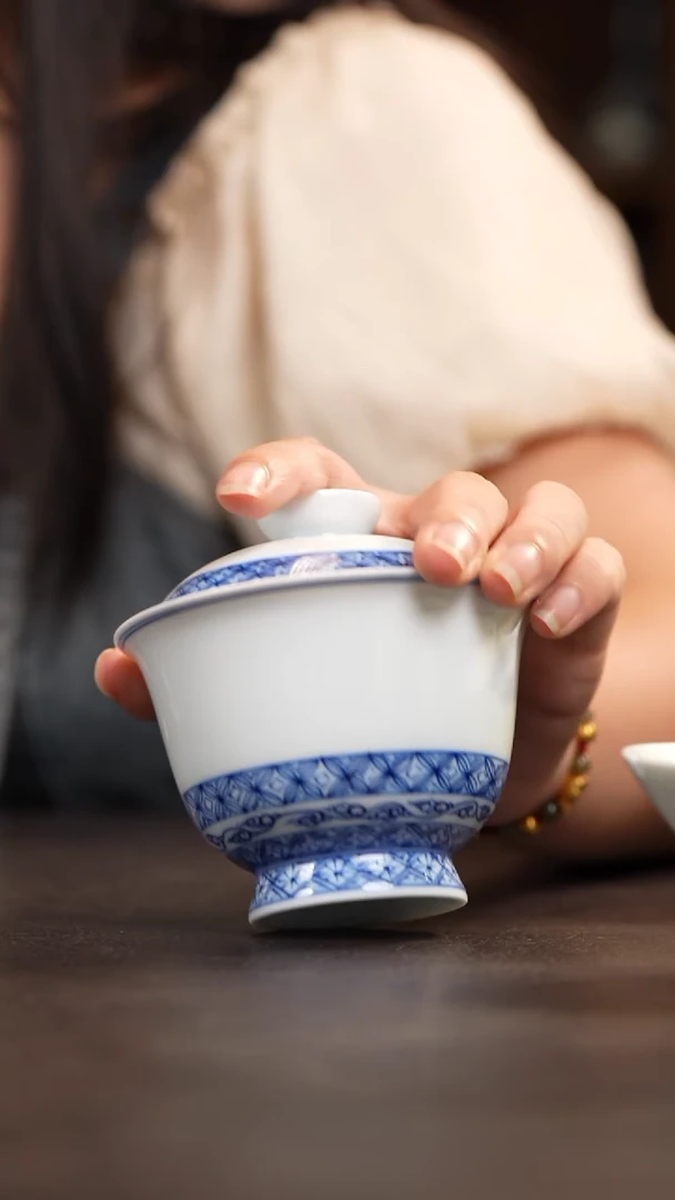 青花铜钱纹盖碗 -+