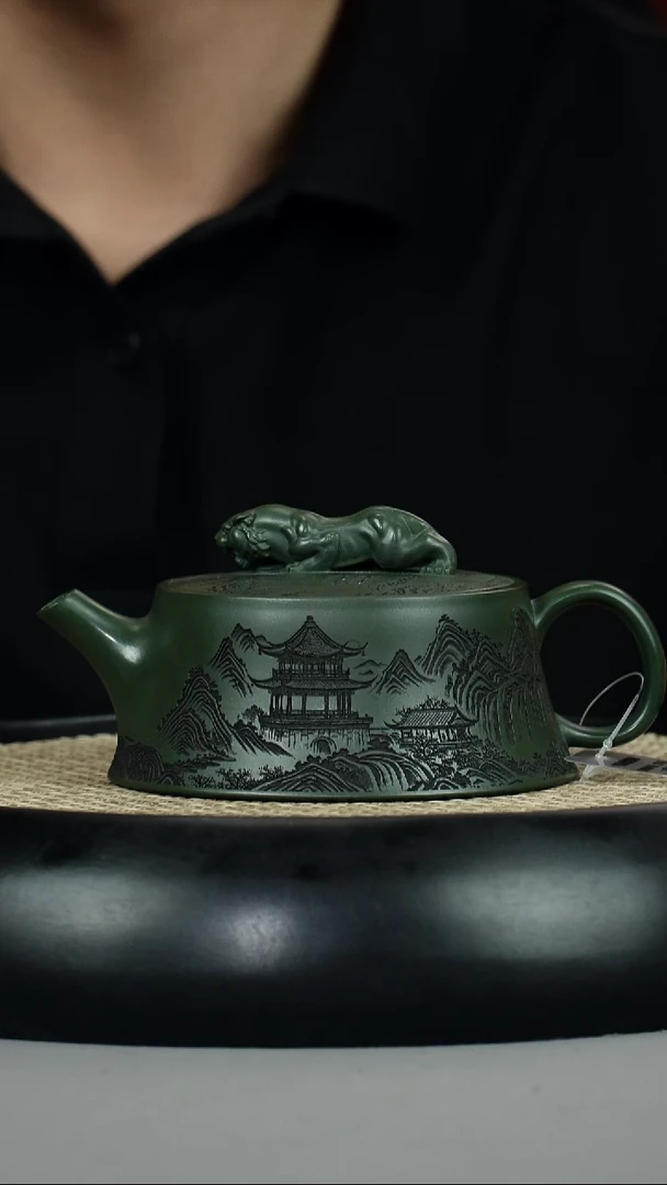 茶壶紫砂绿泥 虎纽柱础 刻绘山水