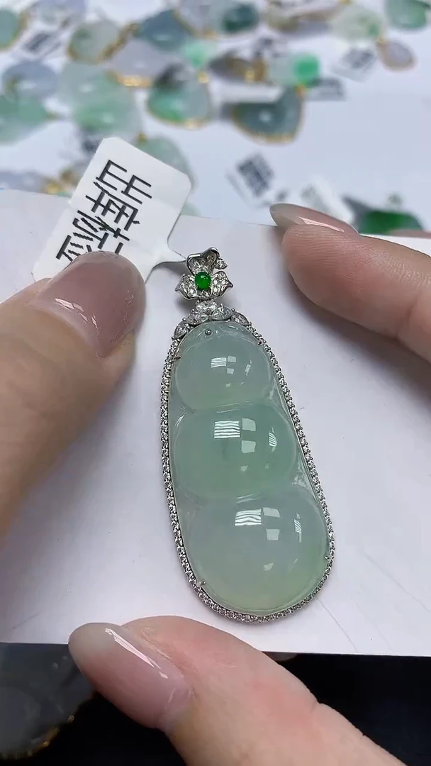 翡翠18K金镶嵌颈饰天然缅甸翡翠A货