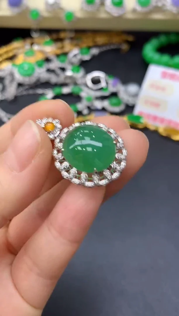 颈饰18K金镶嵌翡翠253-中国好珍宝