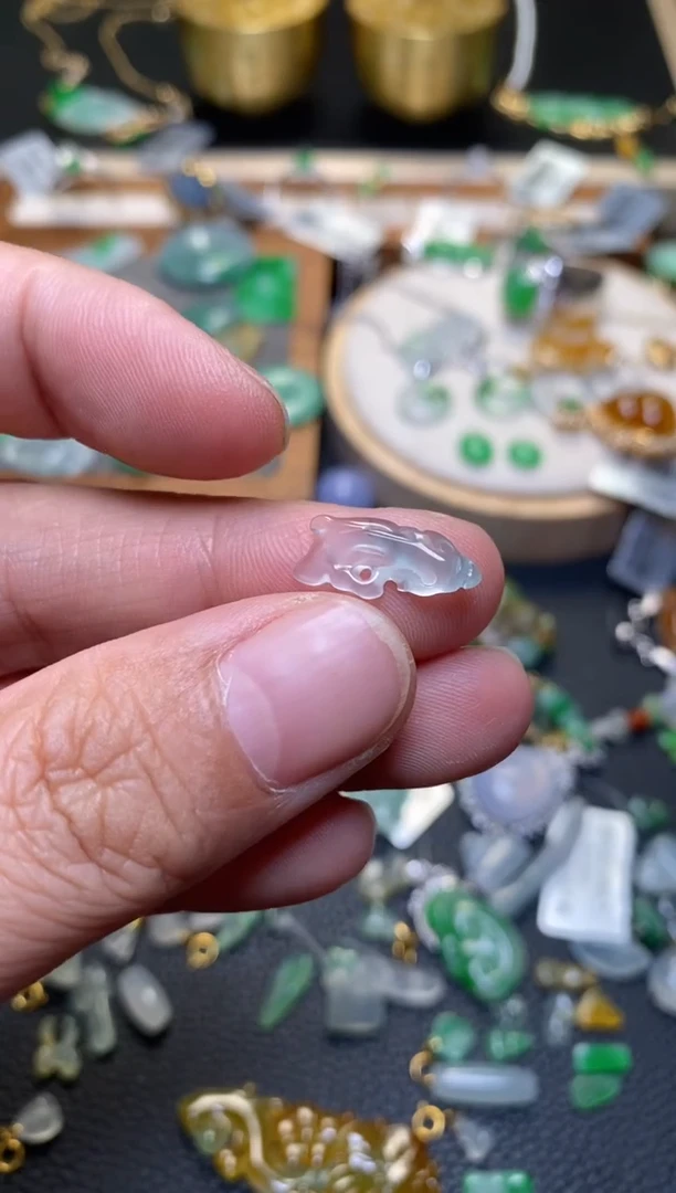 翡翠未镶嵌颈饰翡翠37090