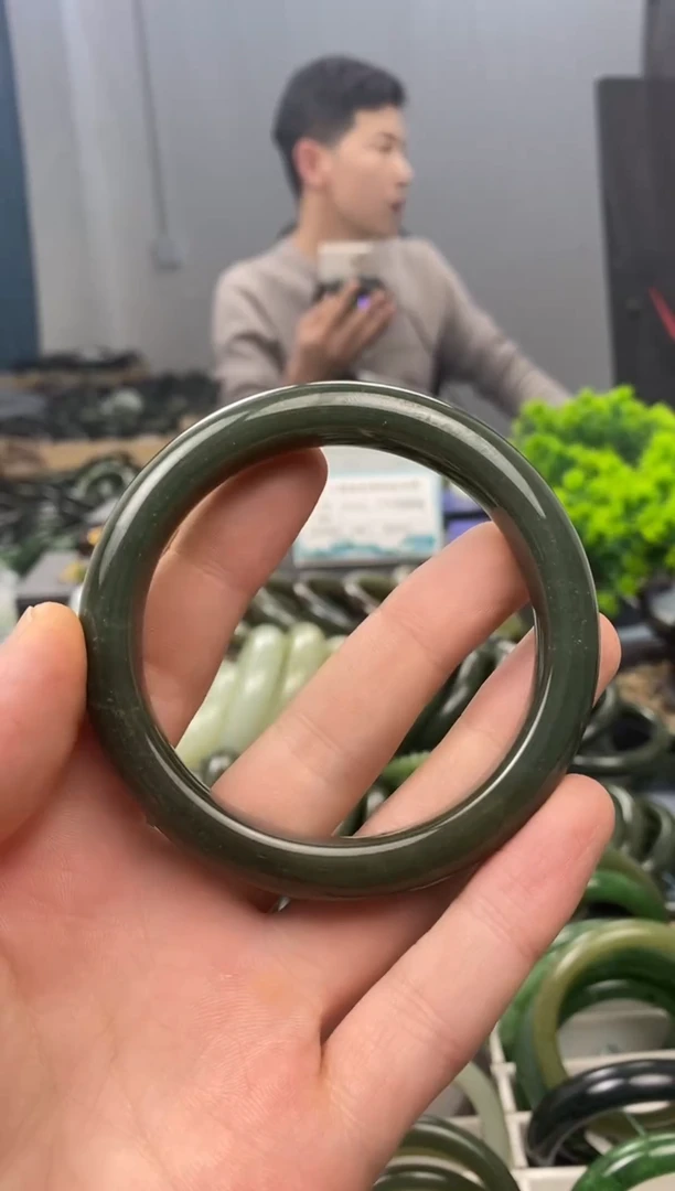 未镶嵌手镯和田玉60