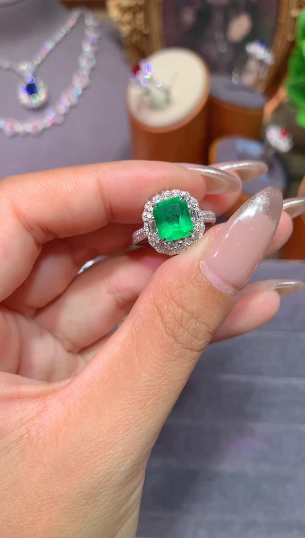 祖母绿戒指18K金镶嵌1.83CT