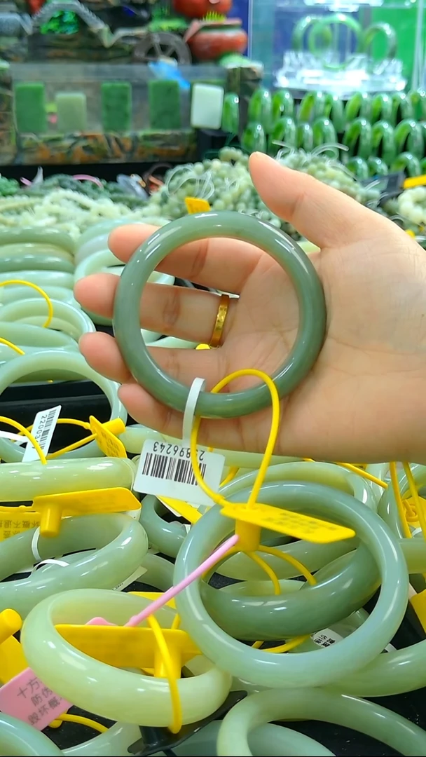 未镶嵌手镯和田玉牛****57.7