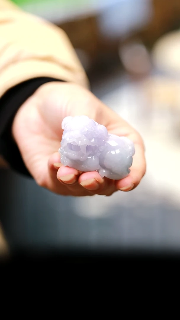 未镶嵌摆件翡翠狮子