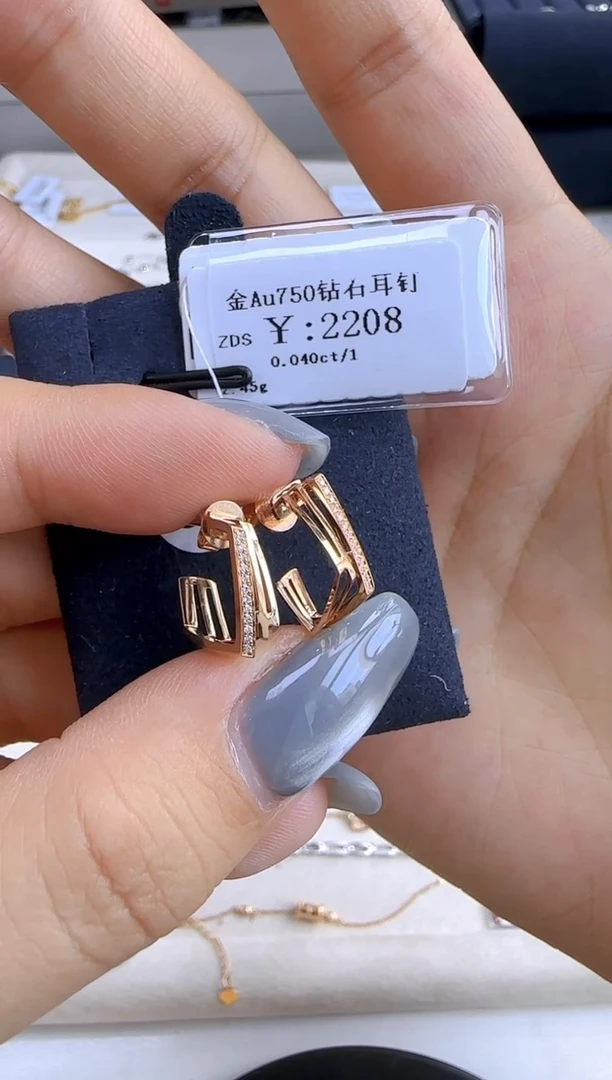 耳钉18K金镶嵌钻石195000