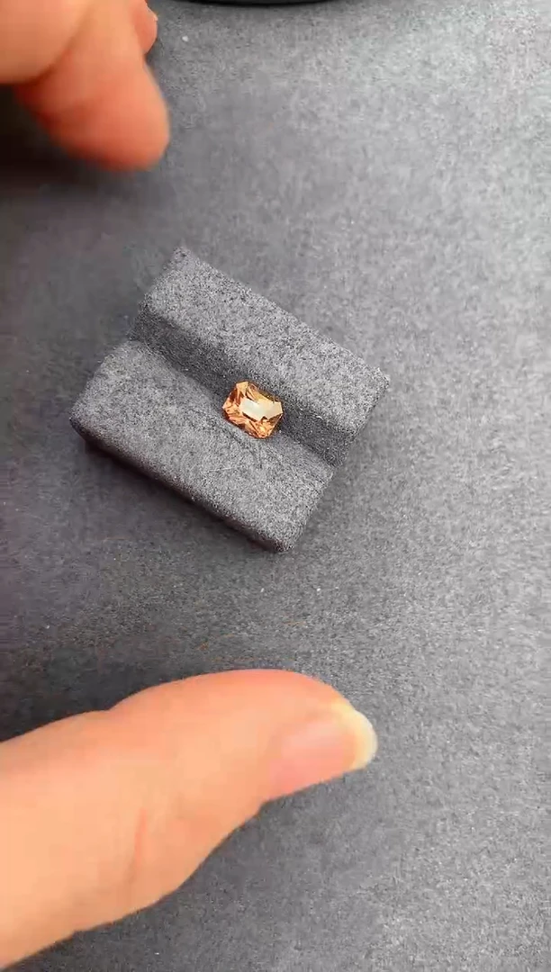 【闪购商品】彩色蓝宝石裸石未镶嵌1.1ct橙蓝宝