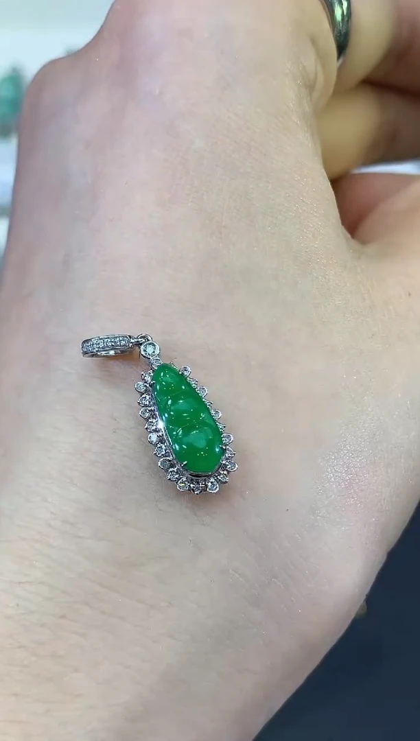 吊坠(不含链)18K金镶嵌翡翠B87