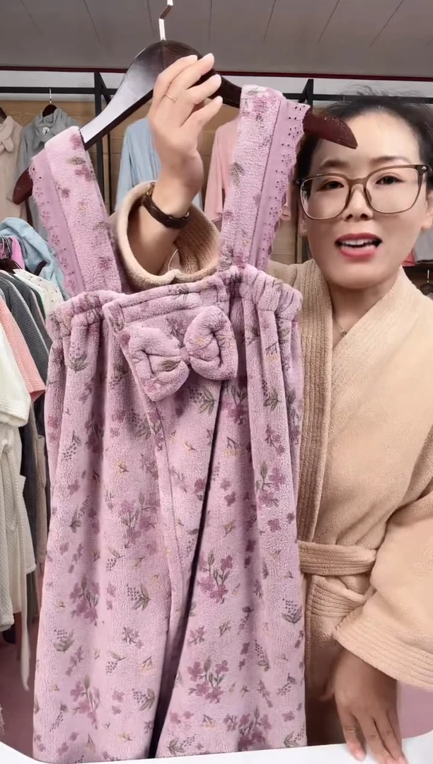 珊瑚绒薰衣草紫色浴裙