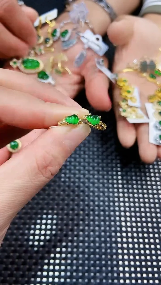 【闪购商品】翡翠耳饰未镶嵌111111111