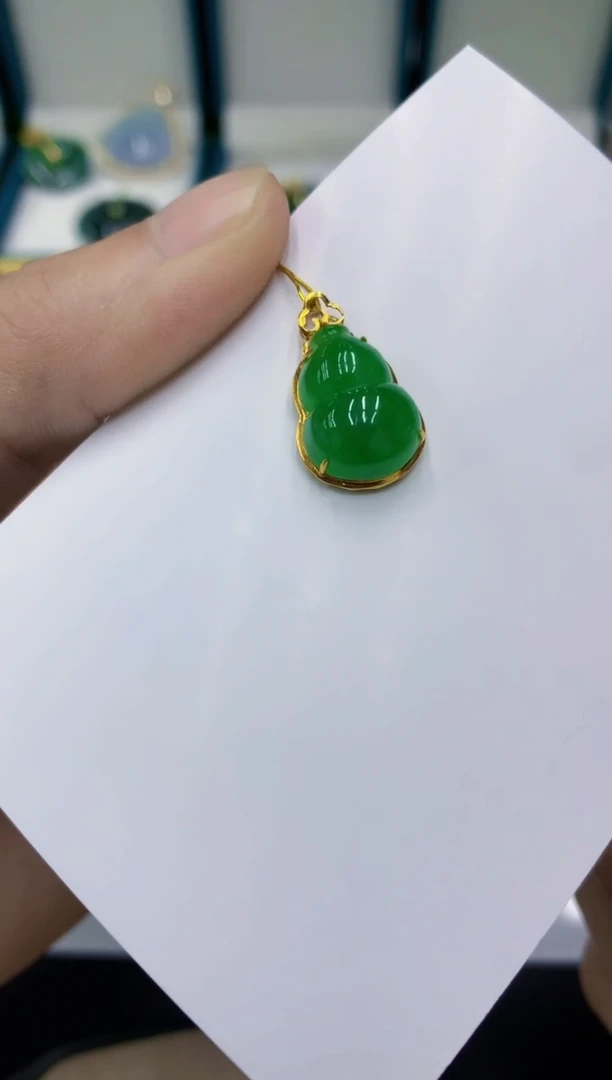 颈饰18K金镶嵌翡翠翡翠