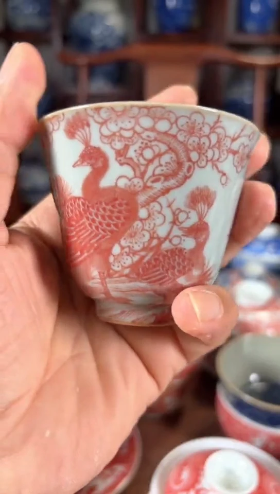 柴窑釉里红孔雀纹杯杯