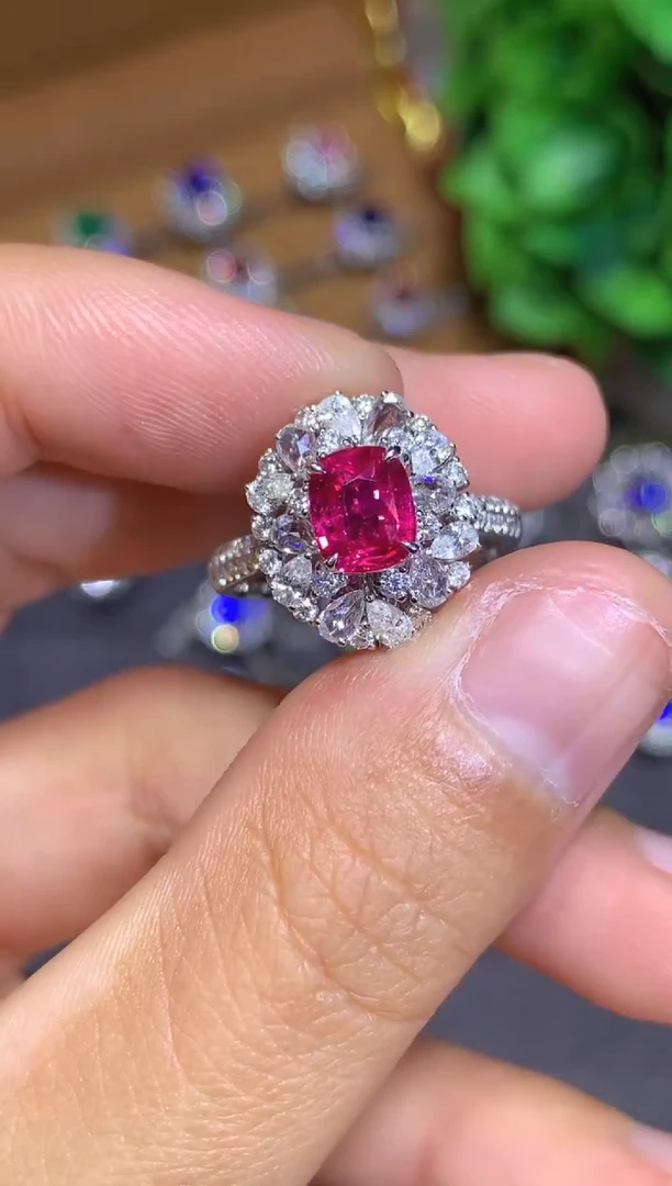 18K金镶嵌戒指红宝石1.17CT