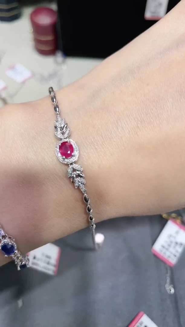 18K金镶嵌天然红宝石手链