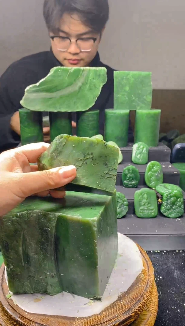 未镶嵌和田玉（碧玉）珠宝半成品1