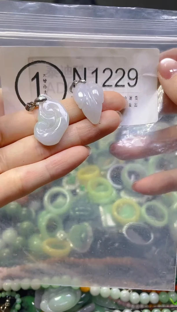 翡翠未镶嵌颈饰/N/翡翠A货一图一物