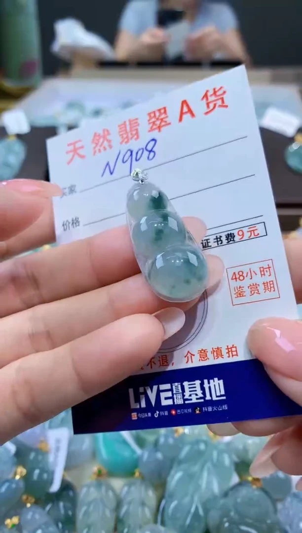 颈饰18K金镶嵌翡翠天然翡翠A货挂件