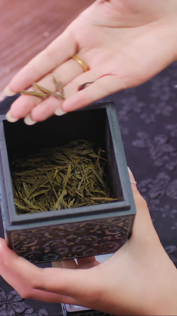 芳*壹藏贰宝三兔图案杯垫一片