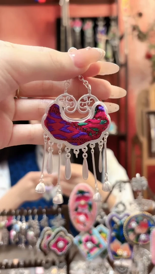 织绣云织谣民族风精美饰品  272*