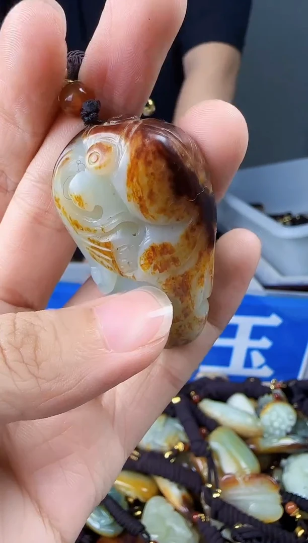 和田玉未镶嵌颈饰1