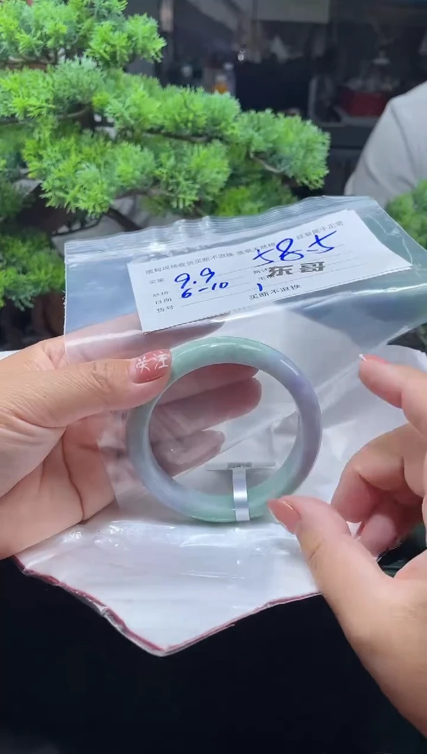 翡翠手镯未镶嵌手镯1