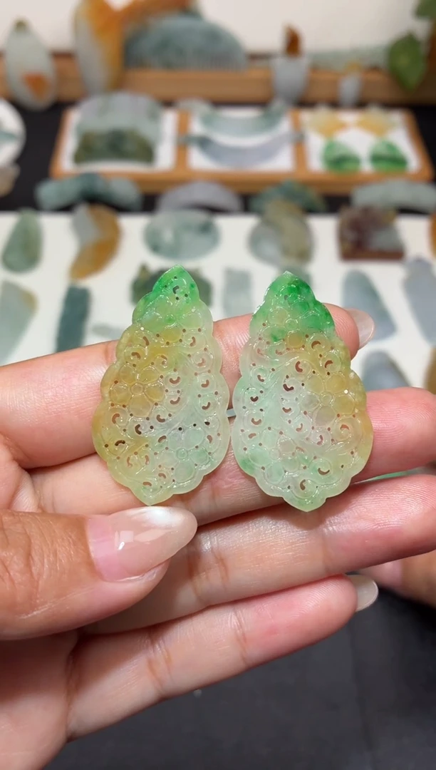 未镶嵌定制翡翠耳饰一对