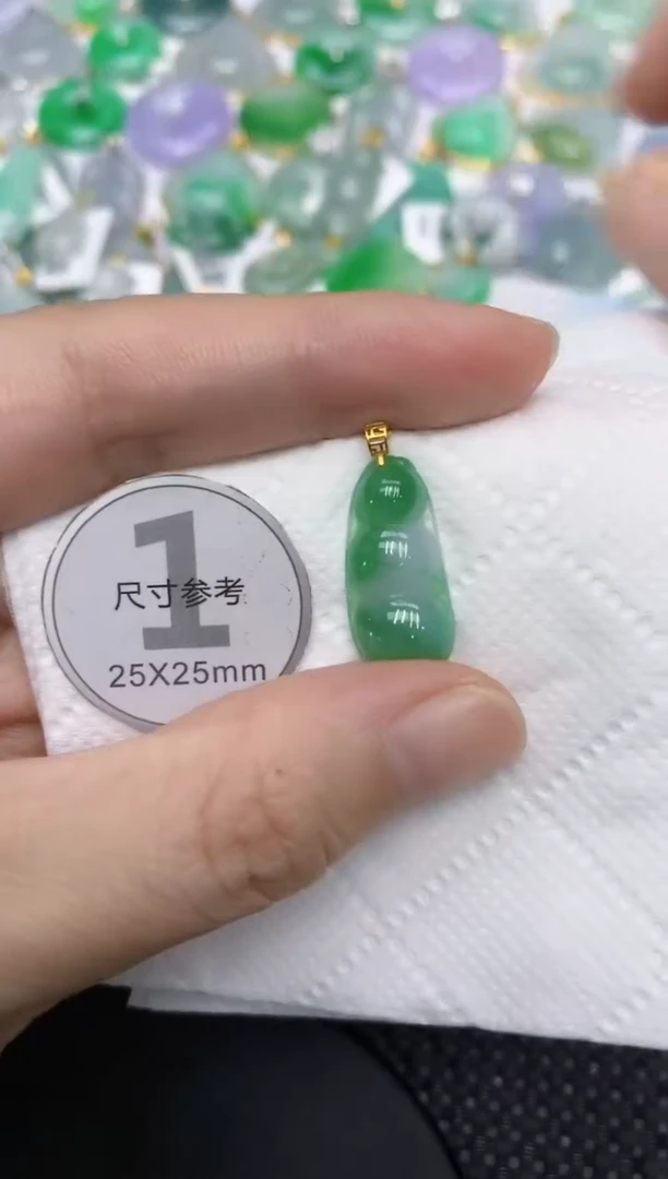 颈饰18K金镶嵌翡翠111111111