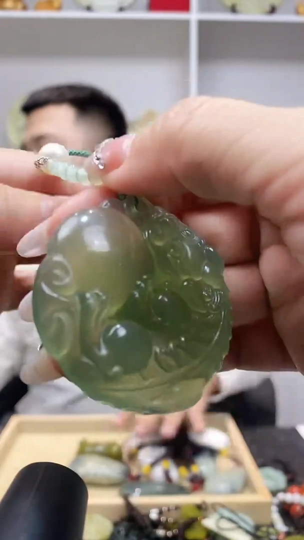 未镶嵌岫玉吊坠