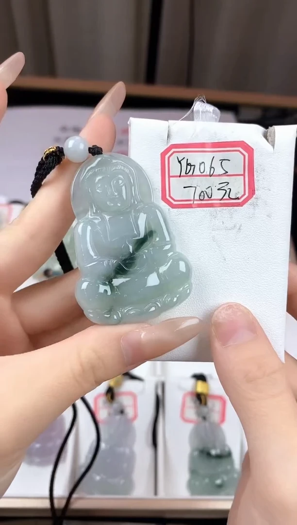 翡翠未镶嵌颈饰YG065淡飘花观音