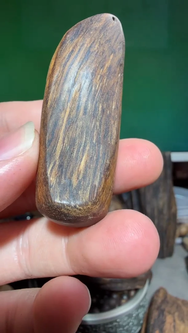 沉香手把件红土留疤多样性发一