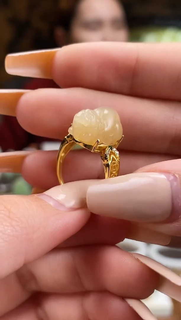 银S925镶嵌戒指和田玉（糖玉）貔貅