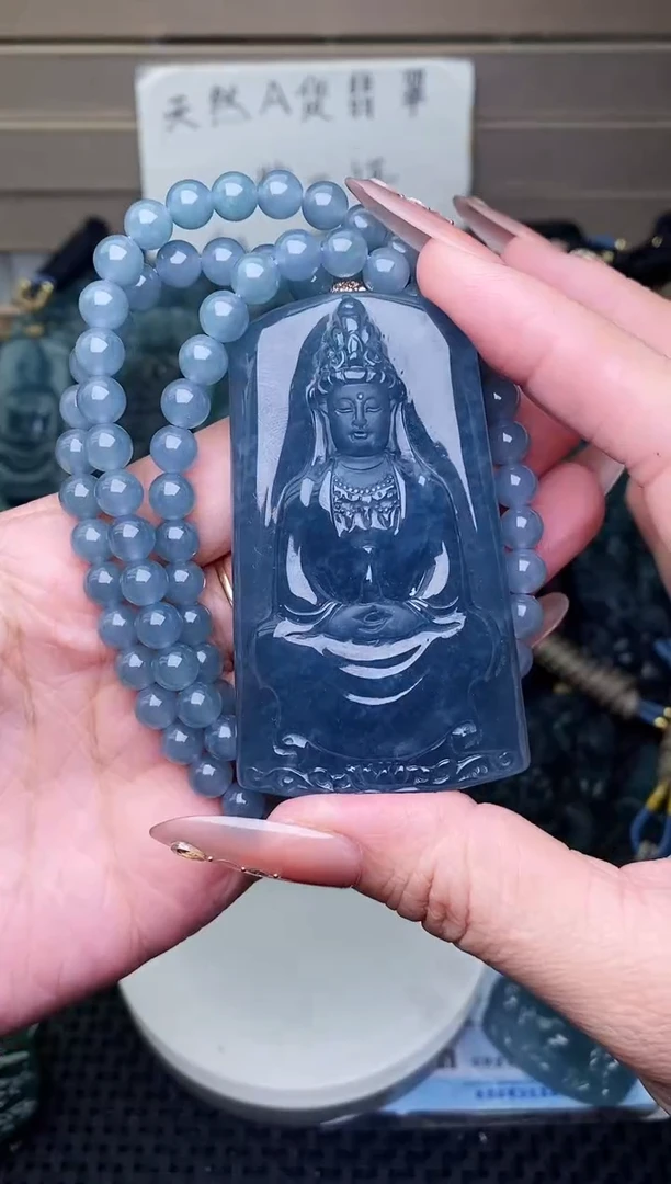 颈饰未镶嵌翡翠