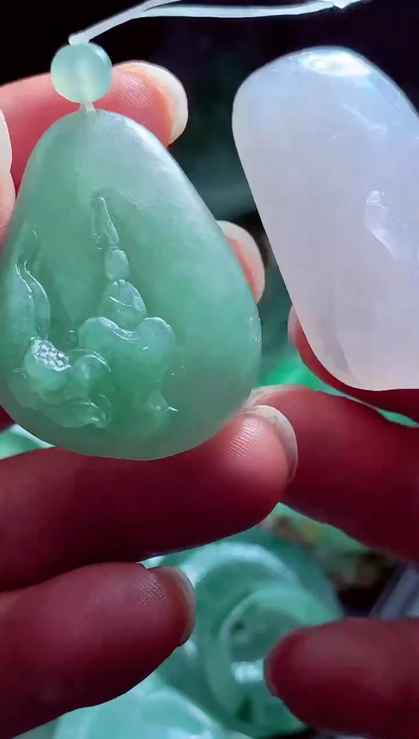 未镶嵌定制翡翠山**?翡翠毛货定制