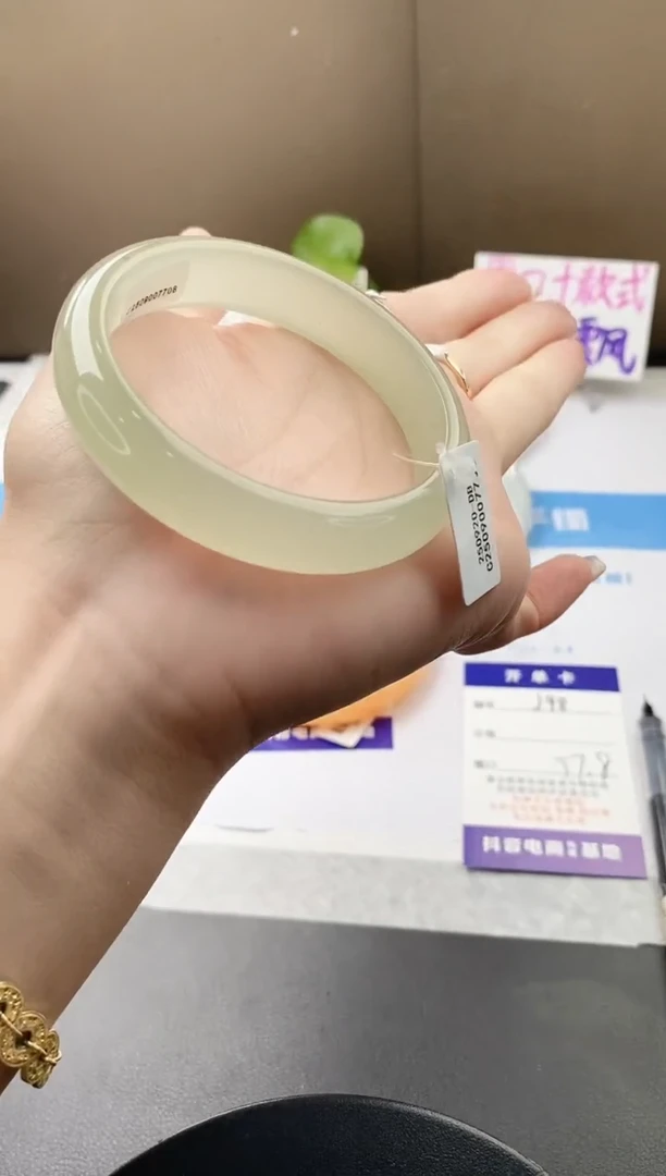 未镶嵌手镯石英质玉j98-DB57+