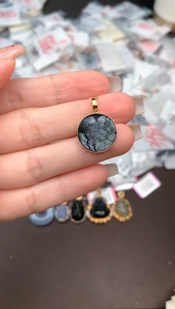18K金镶嵌挂件翡翠一