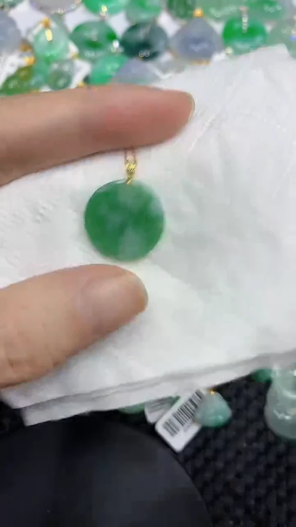 颈饰18K金镶嵌翡翠1111111111111