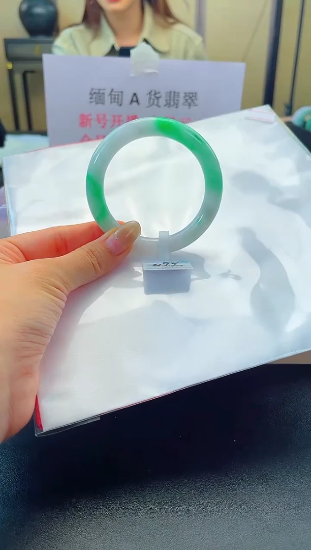 未镶嵌手镯翡翠退货标签需完好-099