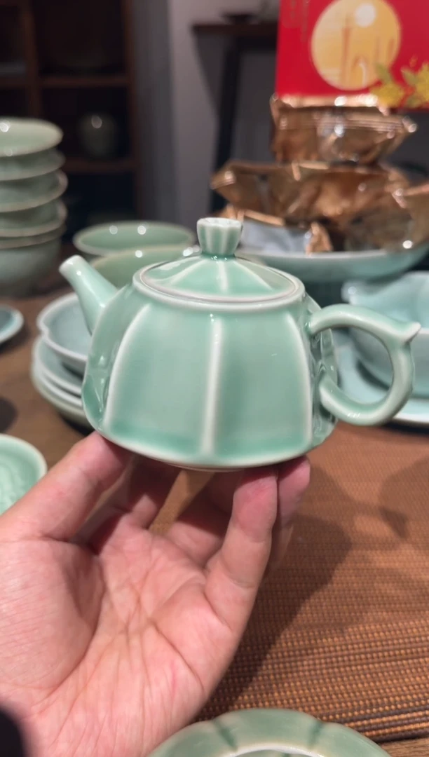 陶瓷微瑕八棱茶壶1把