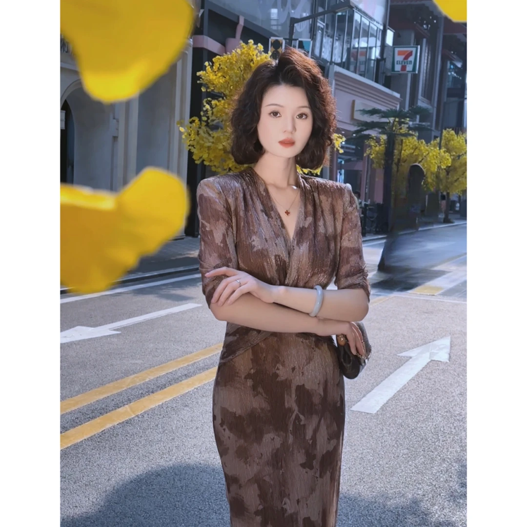 彩彩家【琥珀云烟】夏季收腰修身日常气质时尚遮肉小众设计款连衣裙