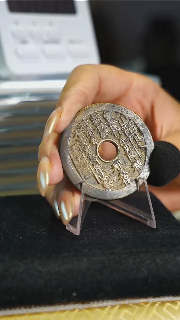 铜燕****城花钱-----8443