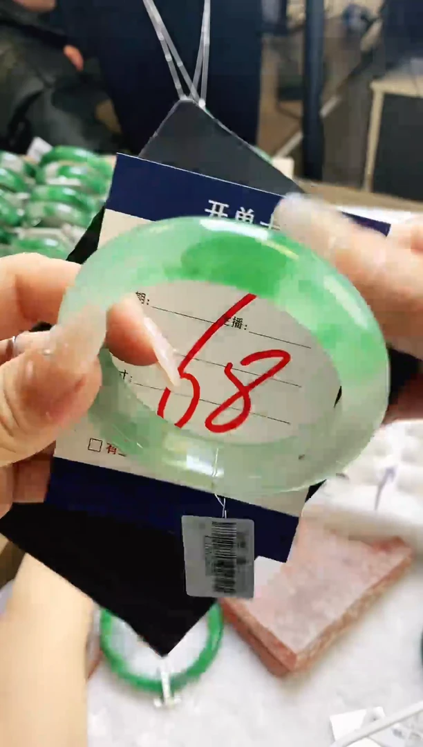 未镶嵌手镯石英质玉（非洲翠）58