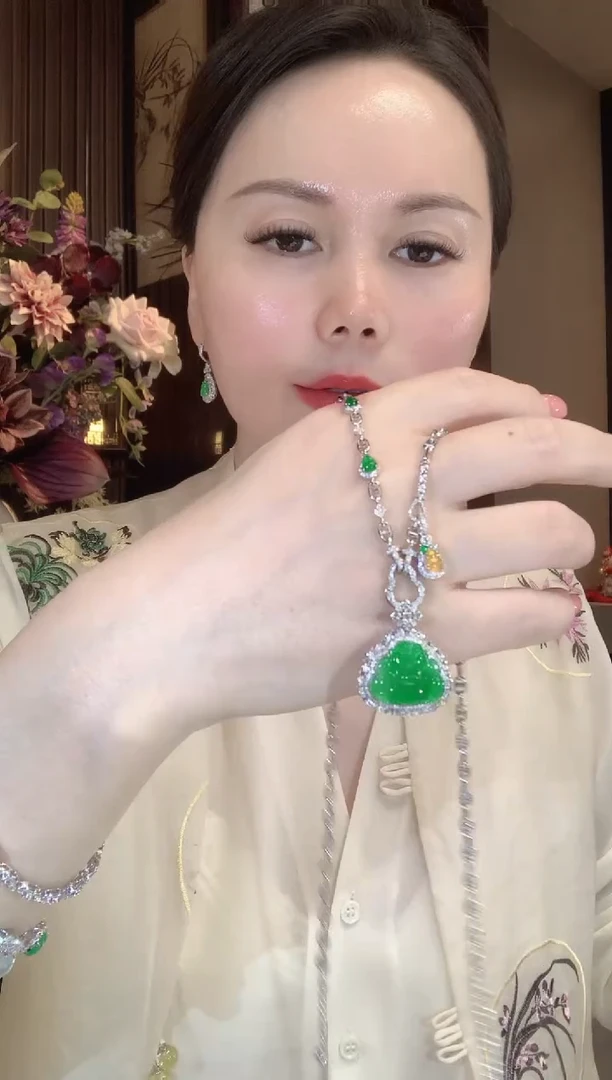 吊坠(不含链)18K金镶嵌翡翠C50