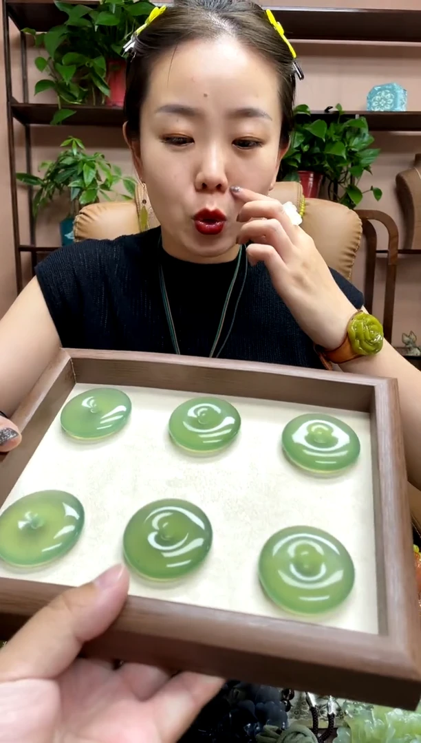 未镶嵌岫玉吊坠多样性发货发其中之一