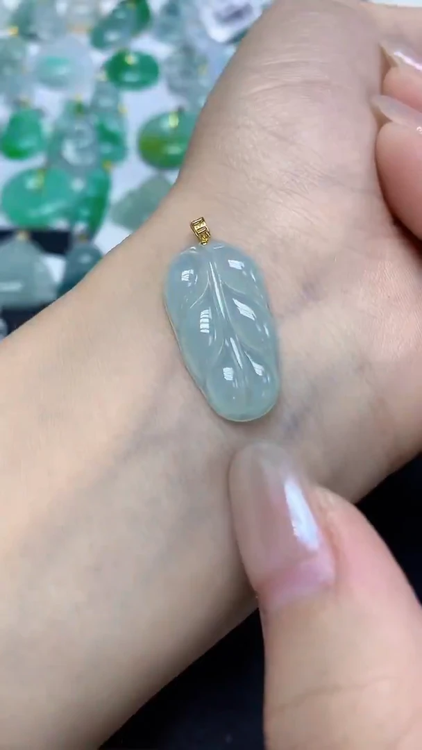 翡翠18K金镶嵌颈饰天然缅甸翡翠A货