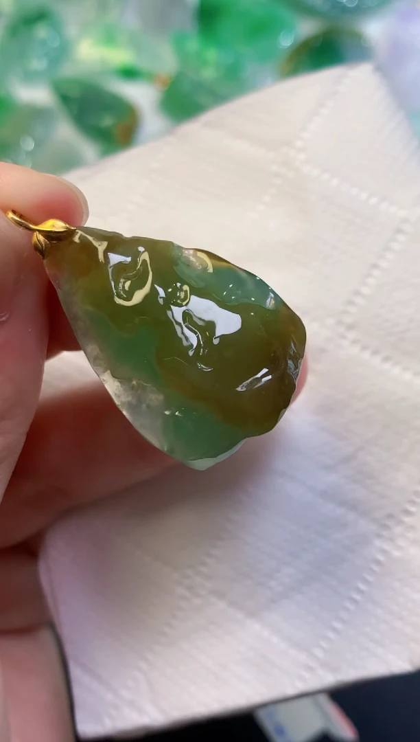 颈饰未镶嵌翡翠