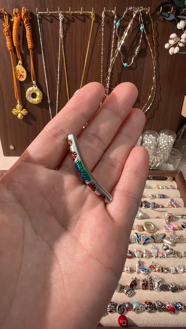 无足银s****b珐琅彩小红花细长管