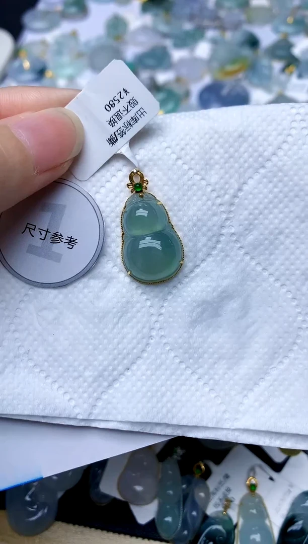 颈饰18K金镶嵌翡翠天然A货翡翠