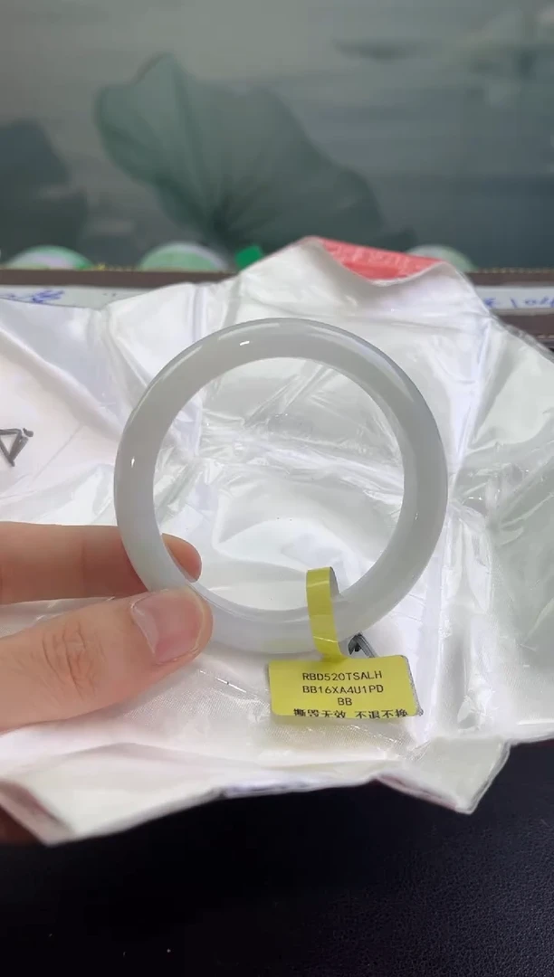 翡翠手镯未镶嵌翡翠手镯