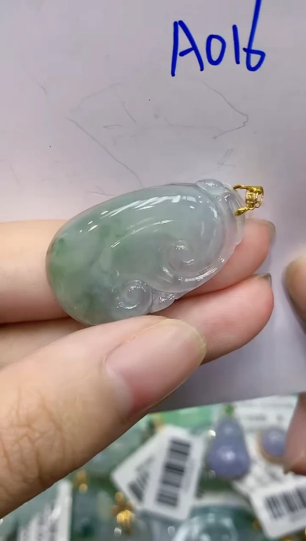 翡翠18K金镶嵌颈饰111111111