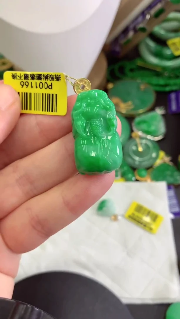 翡翠18K金镶嵌颈饰挂件